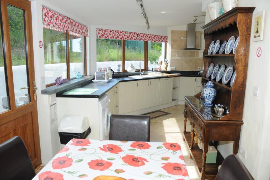 Ty-Hapus Cottage Jordanston Bagian luar foto