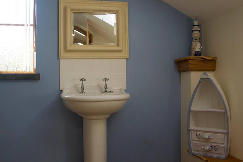 Ty-Hapus Cottage Jordanston Bagian luar foto